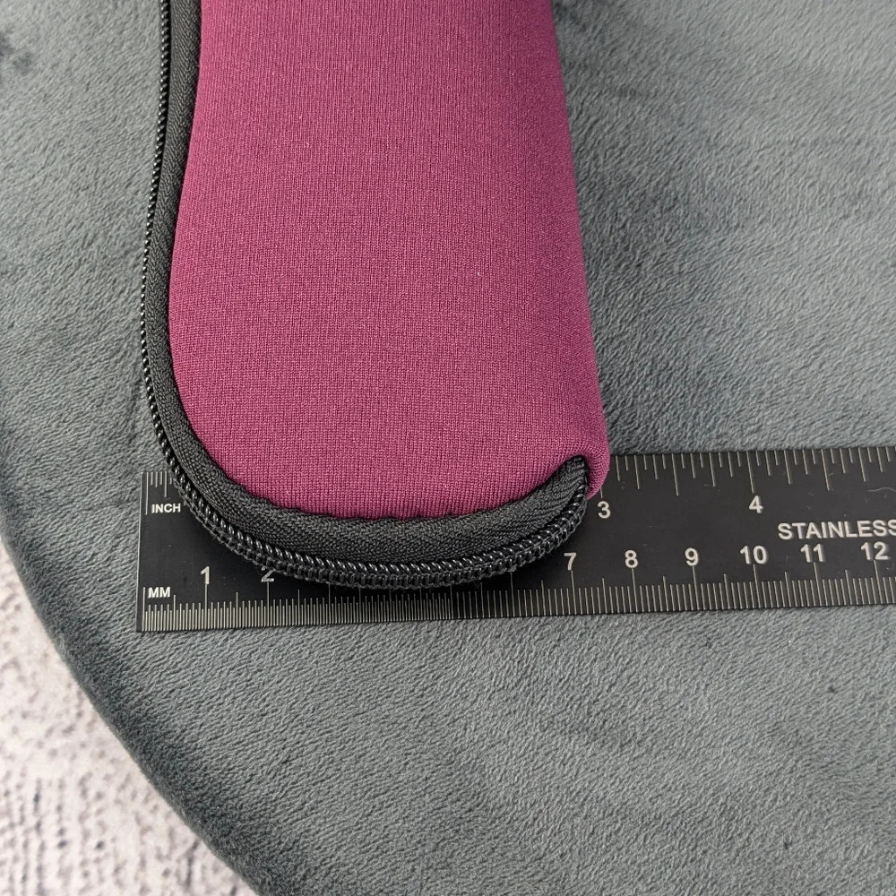 Red neoprene zippered glasses sunglasses case with clip - Picture 4 of 5